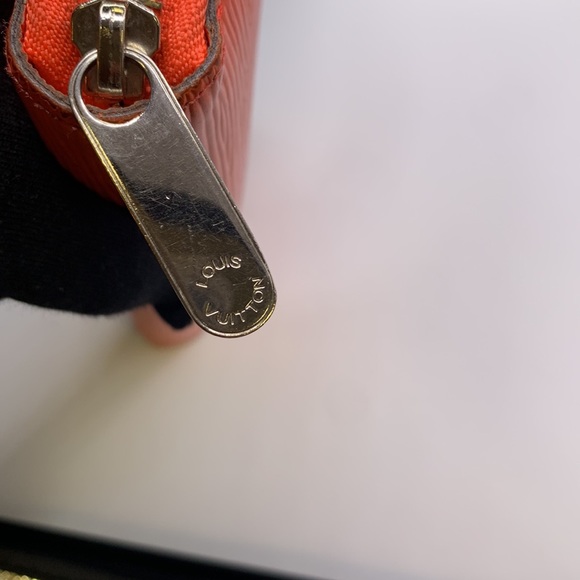 Louis Vuitton Long Zippy Wallet Epi Leather - Picture 14 of 17